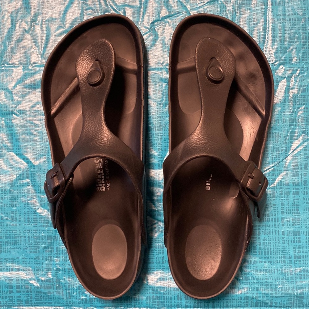 Birkenstock Gizeh Essentials sandal in black